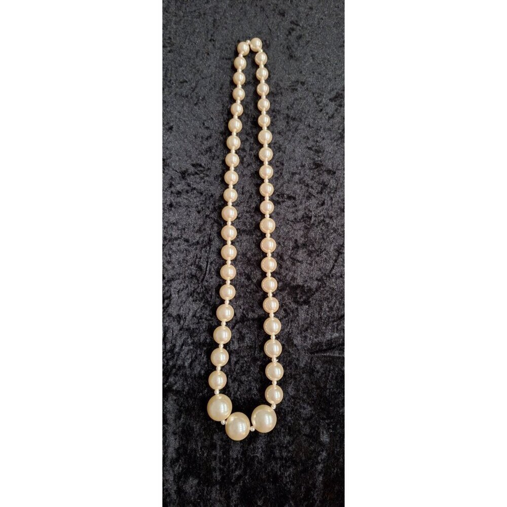 Vintage-Inspired Faux Pearl Strand Elegant Statement Necklace with Graduated Bea - Picture 3 of 6